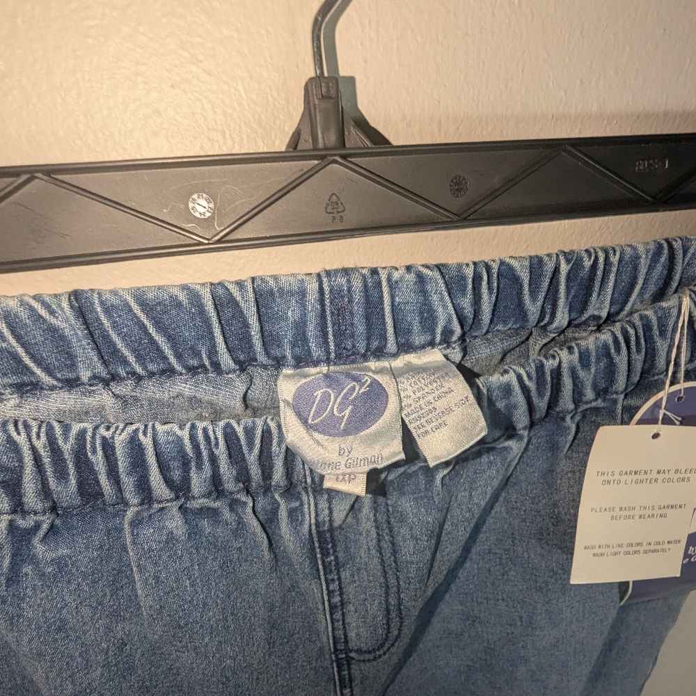 1XP NWT DG2 by Diane Gilman Petite Pull On Skinny Jeans - Picture 2 of 3